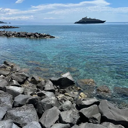 Casa Sul Vicolo - Fronte Mare Giardini Naxos
